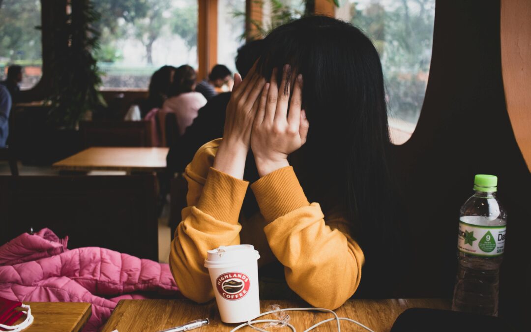 Navegando la Menopausia: Síntomas, Edad de Manifestación y Beneficios de los Suplementos